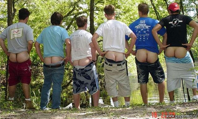 ♺ Mooning Straight Boys Flash Their Butts.