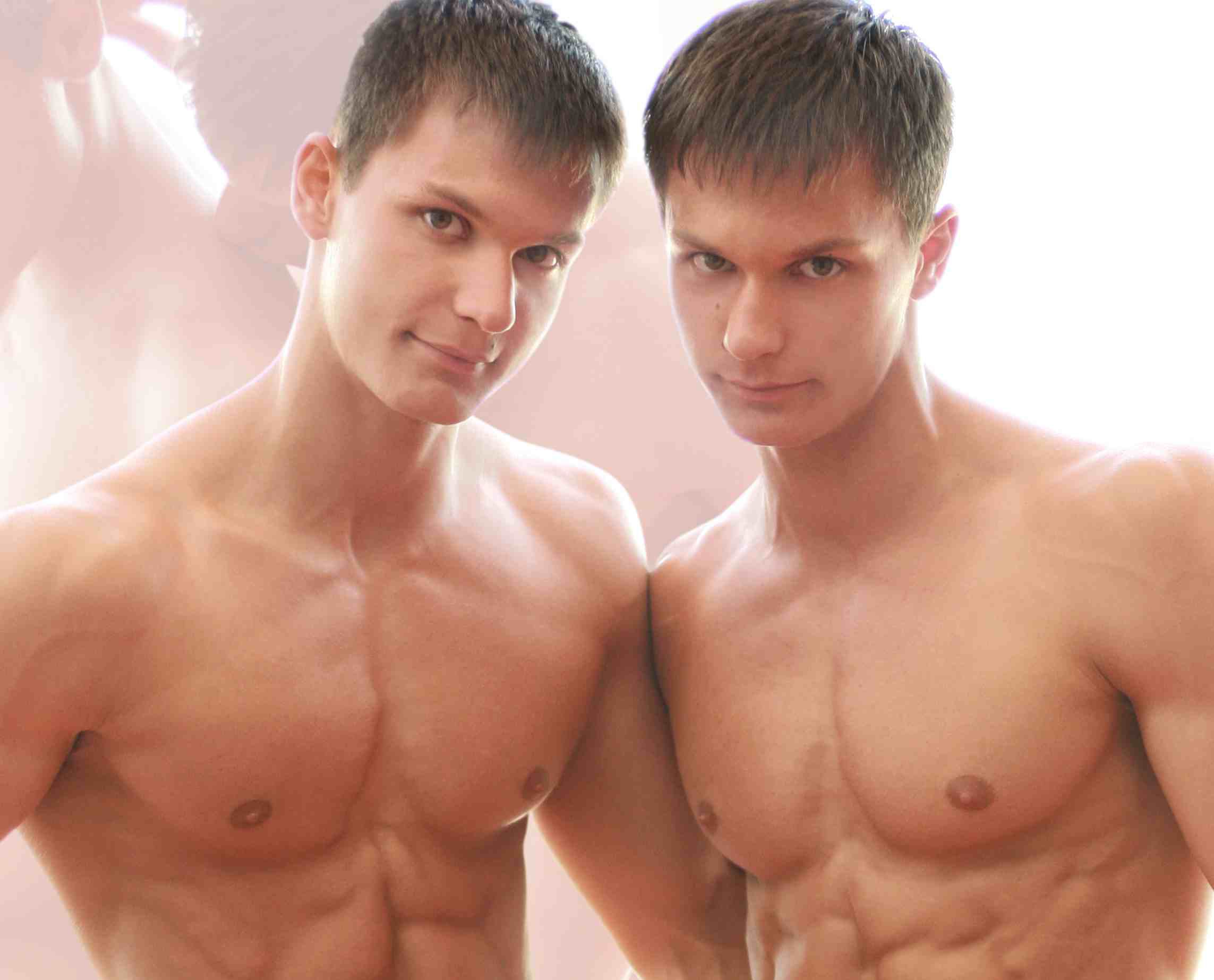близнецы гей брат фото 49