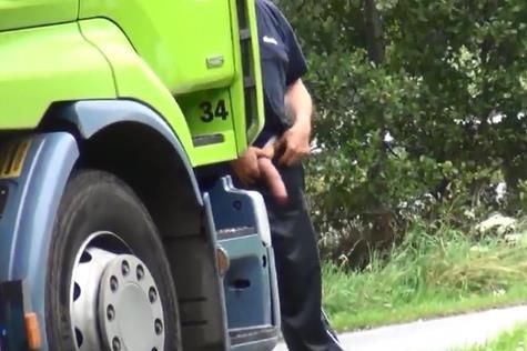 ♺ Jacking Truck Driver spied upon as he jacks off outside.