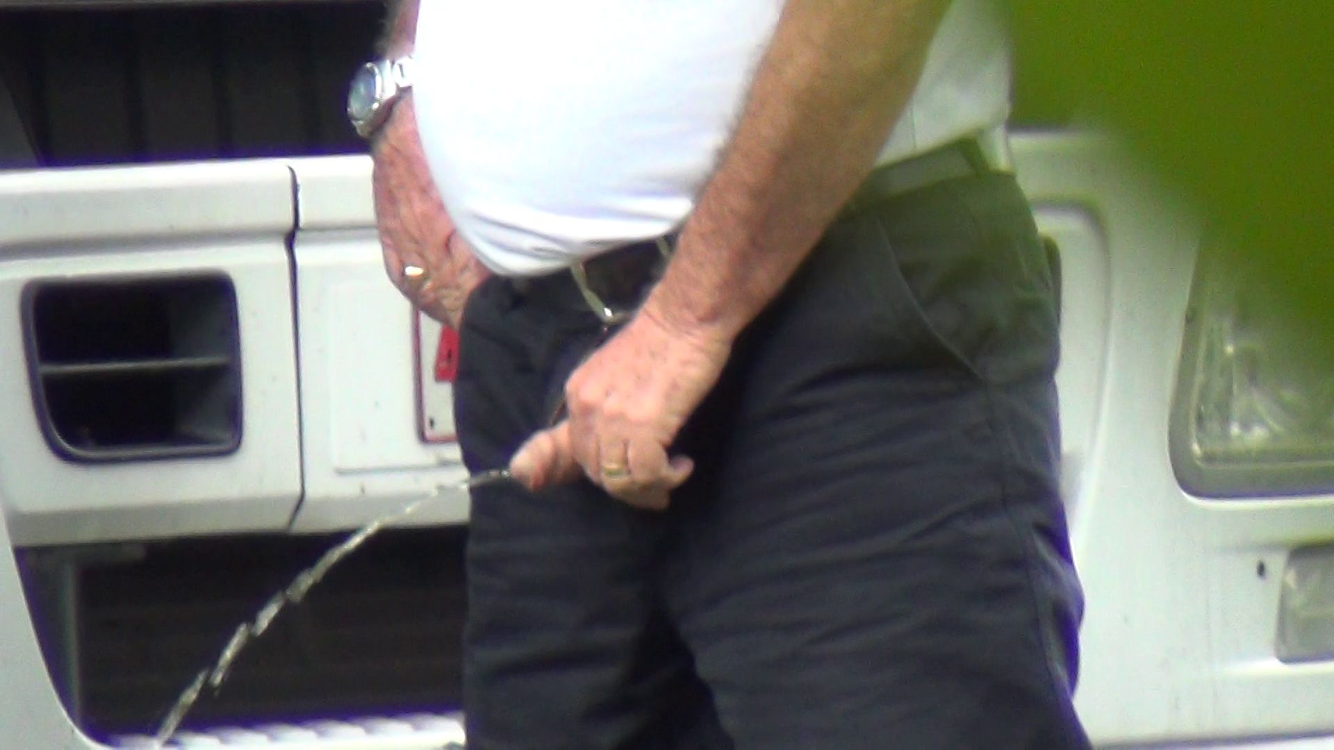 Trucker Caught Peeing August 2012 32 Hd