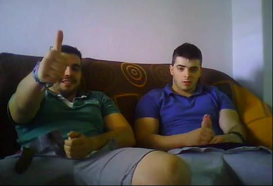 ♺ Uncle and nephew jerking off together on webcam.