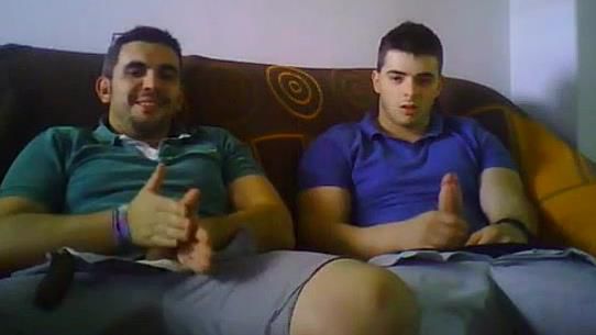 ♺ Uncle and nephew jerking off together on webcam.