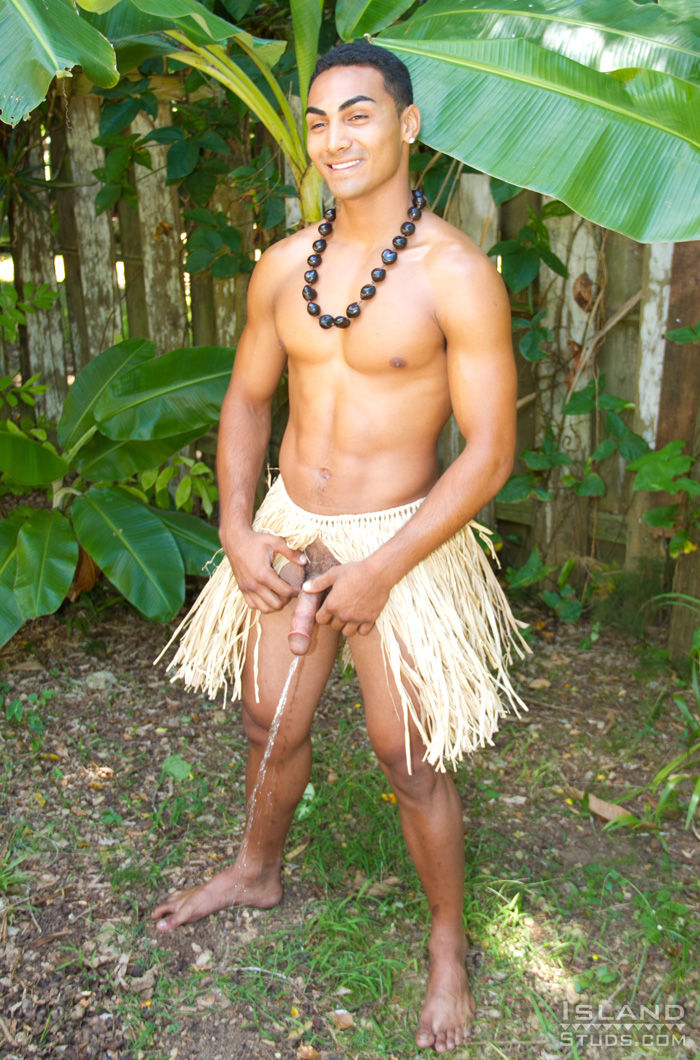 â™º Buff Hawaiian stud dances hula naked with a boner.