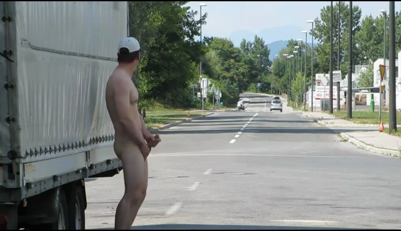 голые парни на транспорте фото 31