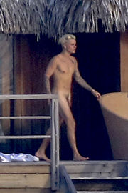Warm Bieber Naked Pics Png