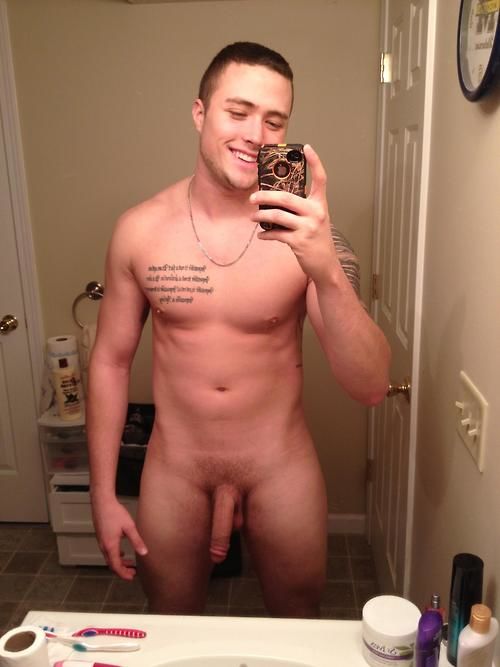 guys-naked-mirror-pic