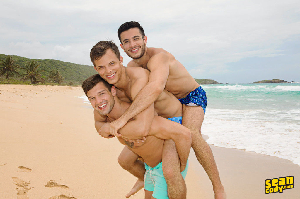 Bareback bikini watching group