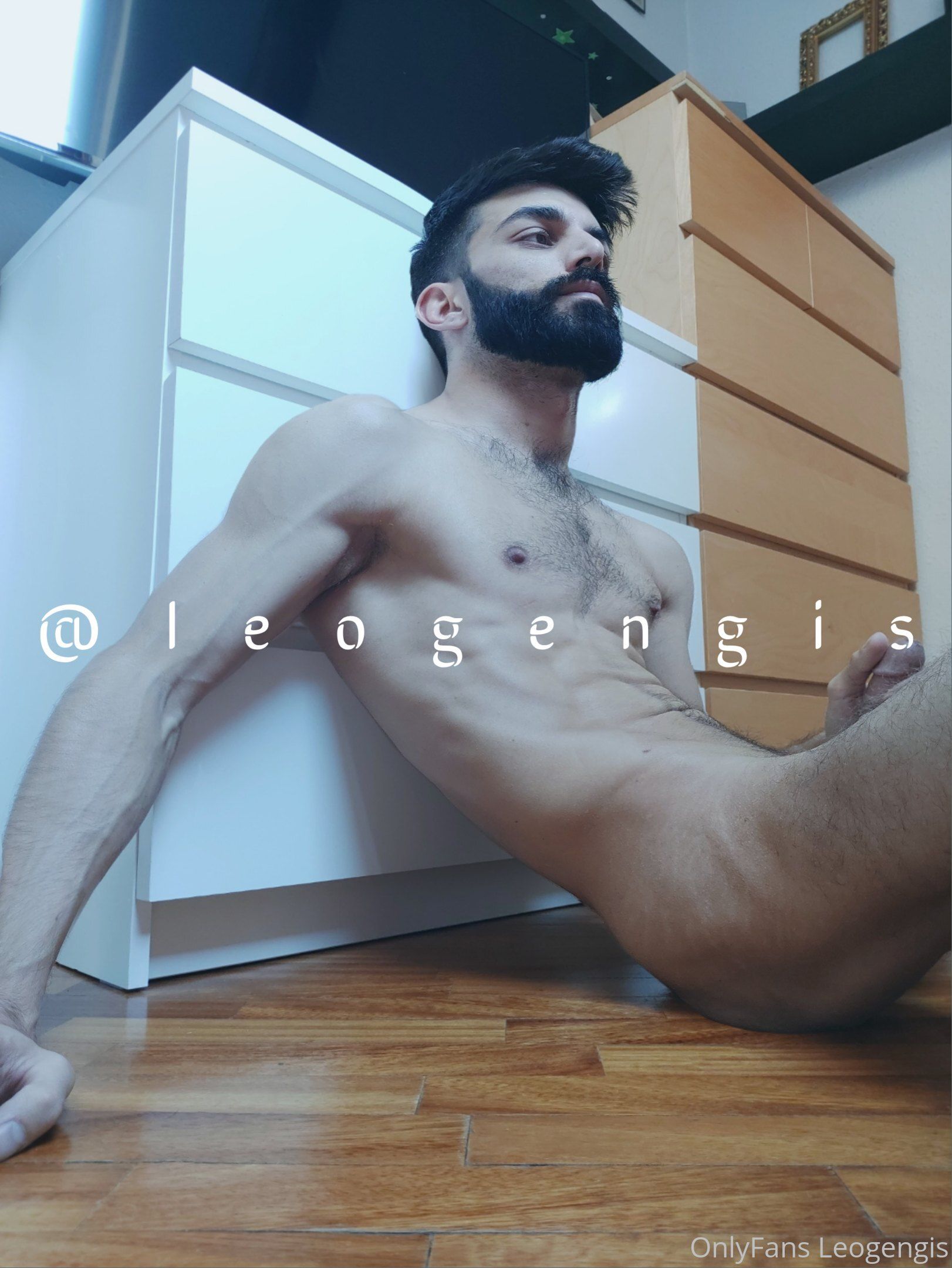 Leogengis - nude photos