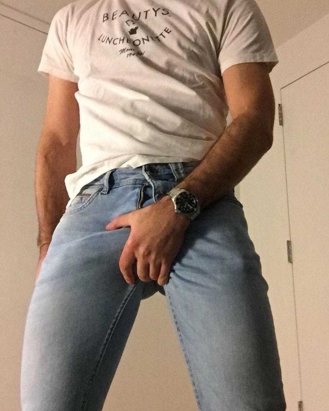 Cock jeans. Мужские выпуклости в штанах. Denim bulges в джинсах. Парни в джинсах bulge.