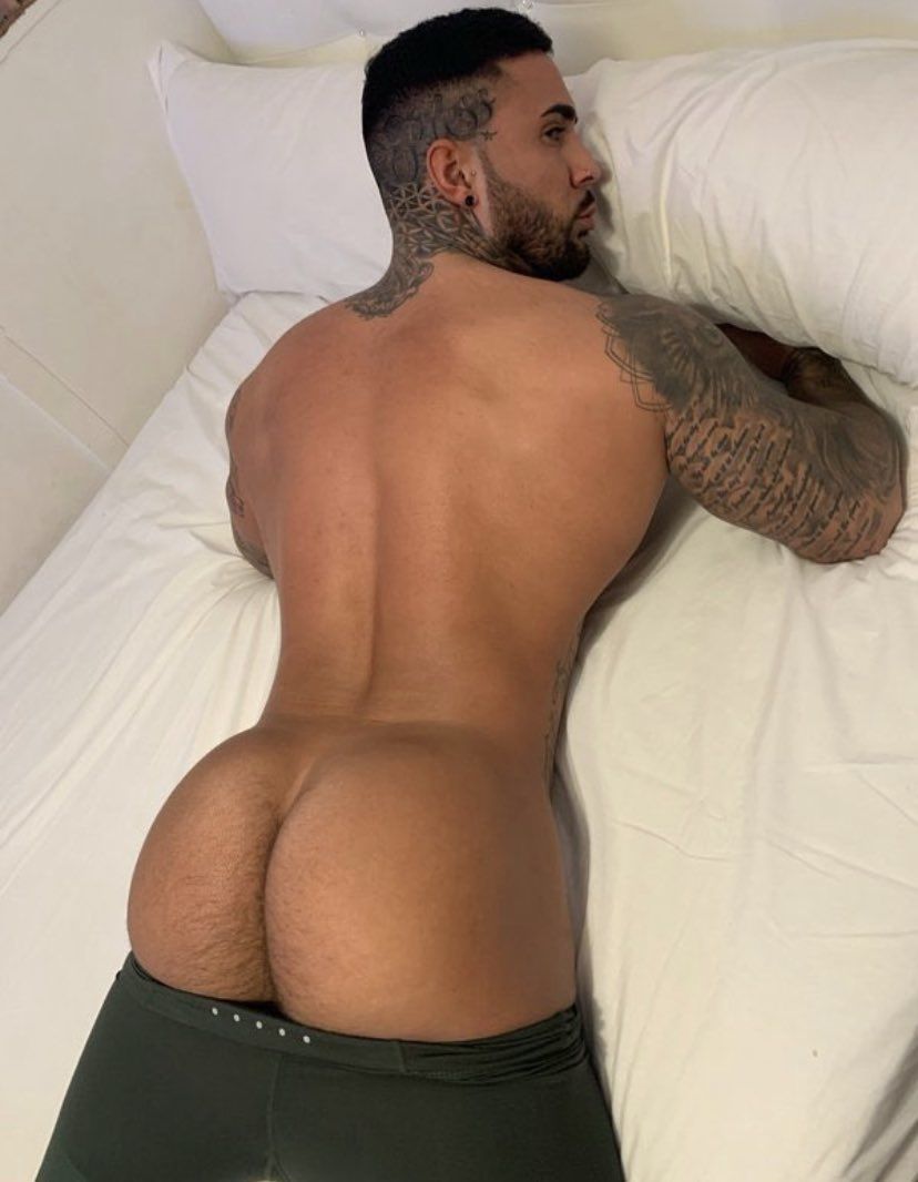 ♺ Imanol Brown OnlyFans - Muscle and massive cock hunk.